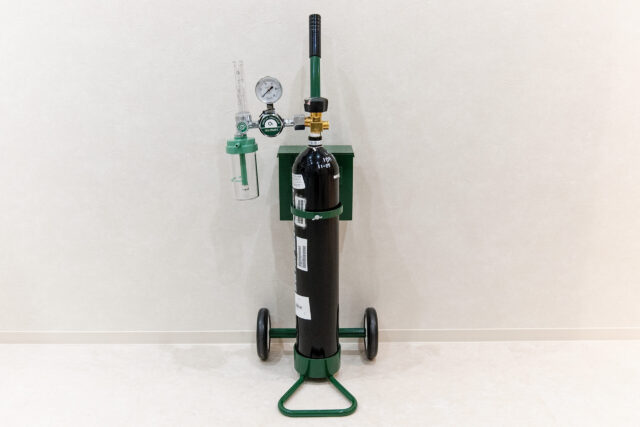 酸素ボンベ